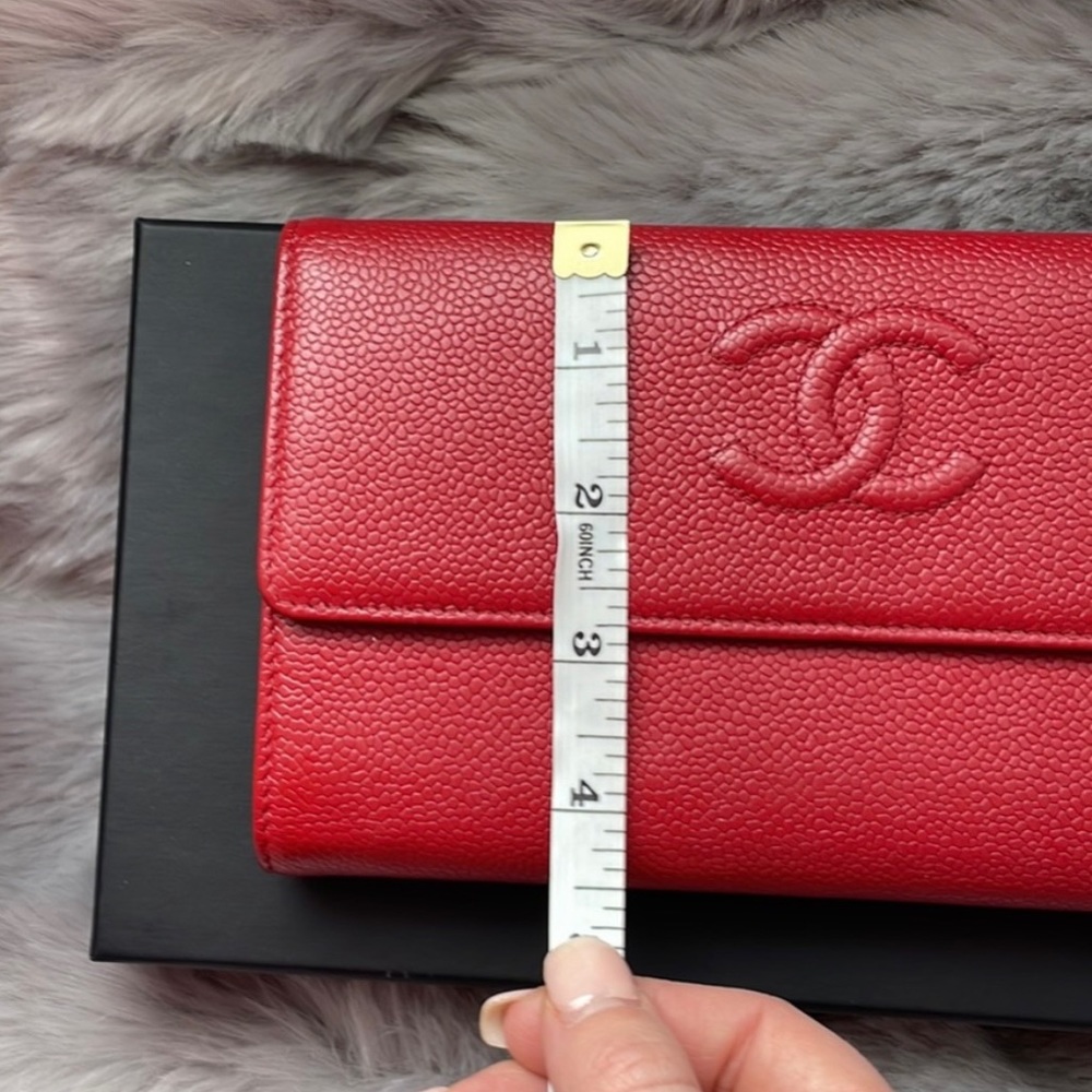 Authentic Chanel caviar red  clutch / wallet in pristine condition. - Picture 10 of 11